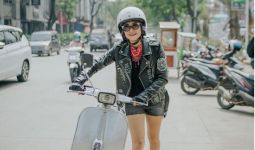 Sering Dibuat Repot Vespa Klasik 'Dodi', Poppy Sovia Tetap Sayang - JPNN.com