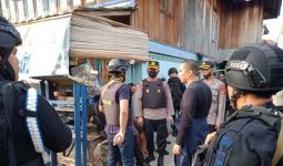 Puluhan Brimob Bersenjata Lengkap Kepung Desa Surulangun, Suasana Mencekam - JPNN.com