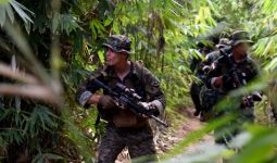 Lihat, Marinir Indonesia dan AS Telusuri Hutan Gunung Tumpang Pitu - JPNN.com