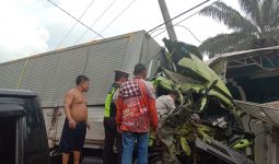 Kecelakaan Maut di Jalintim, Sopir Truk Fuso Tewas Terjepit, Begini Kondisinya - JPNN.com