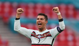 Pecahkan Rekor Baru, Ronaldo Tak Lupa Sama Teman - JPNN.com