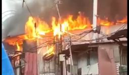 40 Rumah di Pademangan Terbakar, Kerugiannya Ditaksir Miliaran - JPNN.com