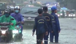Hujan di Bulan Juni, Ini Wilayah Jakarta yang Tergenang Banjir - JPNN.com