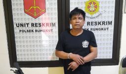Dwi Mendengar Suara Aneh, Mengintip dari Jendela, Langsung Duel di Rungkut Surabaya, Gempar - JPNN.com