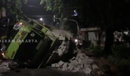 Truk Kecelakaan di Permata Hijau Jaksel, Penyebabnya Bikin Geleng Kepala - JPNN.com
