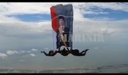 Keren, Personel Marinir TNI AL Ucapkan Selamat Ultah Buat Jokowi dari Udara - JPNN.com
