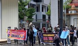 Pangeran Tanggapi Aduan Masyarakat Soal Dugaan Gubernur Riau Terlibat Korupsi Bansos - JPNN.com