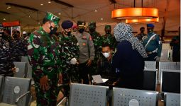 Setelah Tanjung Priok, Laksamana Yudo Lanjutkan Serbuan Vaksinasi di Pelabuhan Tanjung Mas - JPNN.com