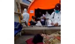 Viral, Pasien di RSUD Kota Bekasi Terbaring di Aspal dan Pikap, Begini Penjelasan Rumah Sakit - JPNN.com