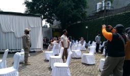 Lihat, Satgas Bubarkan Acara Resepsi Pernikahan di Mampang Prapatan Jaksel - JPNN.com