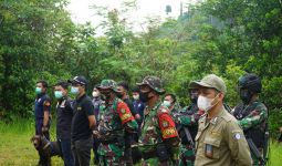 Jaga Perbatasan Indonesia-Malaysia, Bea Cukai Entikong Gelar Patroli Gabungan - JPNN.com