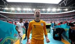 Jordan Pickford Raih Gelar Sarung Tangan Emas Euro 2020 - JPNN.com