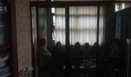 7 Gadis ABG Berbuat Aksi Tak Terpuji di Salah Satu Rumah, Korbannya PR - JPNN.com
