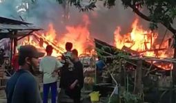 Kompor Meledak, 4 Rumah di Tungkal Ilir Ludes Terbakar - JPNN.com