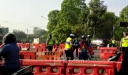 PPKM Darurat di Surabaya, Pesepeda Kecele setelah Diadang Petugas, Lihat - JPNN.com