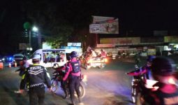 Patroli PPKM, Satgas Segel Lima Tempat yang Diduga Melanggar Prokes - JPNN.com