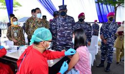 Ribuan Warga Marunda Terima Vaksinasi dari TNI AL - JPNN.com