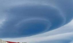 Muncul Awan Berbentuk UFO, BMKG: Dampaknya Sangat Berbahaya - JPNN.com