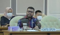 Filep Wamafma Dorong RUU Otsus Akomodir Pembentukan Parpol Lokal - JPNN.com