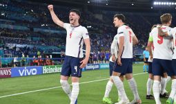 Inggris vs Denmark: Saat Harry Kane Cetak Gol, Declan Rice Dapat Kado Spesial, Apakah Itu? - JPNN.com