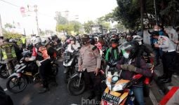 Praka Izroi Gajah Hendak Apel Paspampres, Diadang Polisi di Daan Mogot, Kombes Ady Bereaksi Cepat - JPNN.com