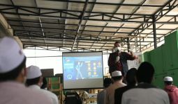 Tim Velox BIN Semprotkan Disinfektan Hingga Edukasi Prokes di Bogor - JPNN.com