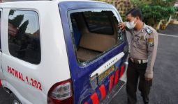 Polisi Selidiki Kasus Petugas yang Dikepung dan Dilempari Batu saat Penertiban di Surabaya - JPNN.com