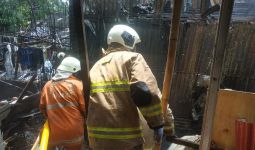 Kebakaran Bengkel Las di Cakung, Sebegini Taksiran Kerugiannya - JPNN.com