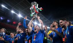 Juara EURO 2020, Segini Bonus yang Mengucur ke Kantong Pemain Italia - JPNN.com