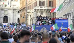 Waduh! Arak-arakan Juara Timnas Italia Ternyata Ilegal, Begini Penjelasannya - JPNN.com