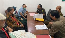 Polda Aceh Serahkan Tersangka dan Barang Bukti Perkara Investasi Ilegal ke JPU   - JPNN.com