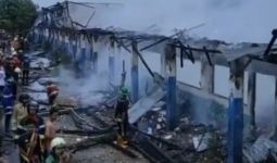 Santri dan Staf Pondok Pesantren Al Falah Berhamburan Saat Api Mulai Berkobar, Mencekam - JPNN.com