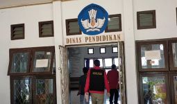 Usut Dugaan Korupsi Dana BOS, Kejati Bengkulu Gedelah Kantor Disdik Seluma - JPNN.com