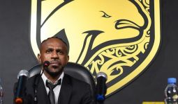 Begini Alasan Pelatih Borneo FC Tidak Turunkan Boaz Solossa Saat Melawan Persebaya - JPNN.com