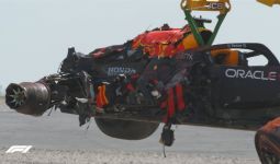 Mobil Hancur, Nyawa Terancam, Max Verstappen Marah Besar Kepada Lewis Hamilton - JPNN.com