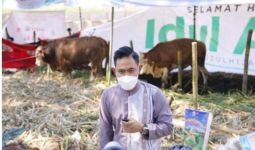 Crazy Rich Malang Bagi-bagi Daging Kurban di 6 Kota - JPNN.com