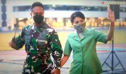 Jenderal Andika: Saya Terharu Melihat Para Istri Mengalungkan ke Suaminya  - JPNN.com