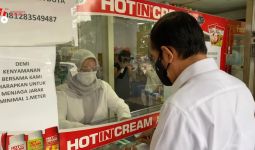 Presiden Jokowi Datang ke Apotek, Tetapi Obat yang Dicarinya Habis, Lalu.. - JPNN.com
