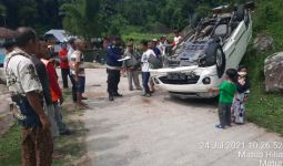 Minibus Terbalik di Matur Agam, Begini Kondisi Sopir dan 7 Penumpangnya - JPNN.com