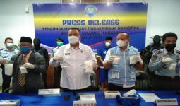 BNNP Sultra Menangkap 13 Tersangka dengan Barang Bukti 4,471 Kg Sabu-Sabu - JPNN.com