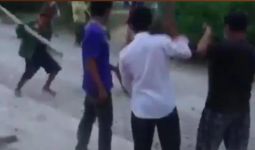 Viral Video Pria Positif Covid-19 Dipukuli Warga di Toba, Ini Penjelasan Bupati - JPNN.com