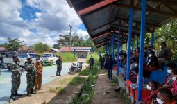 TNI Kawal 96 Pengungsi Kembali ke Kampung Halaman - JPNN.com