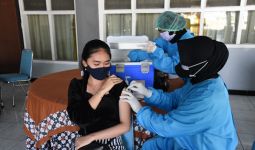 TNI AL Lanjutkan Serbuan Vaksinasi Kepada Masyarakat - JPNN.com