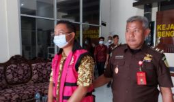 Diduga Korupsi Dana Desa, Kades Tanjung Raman Dijebloskan ke Tahanan - JPNN.com