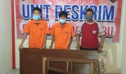 Dua Pencuri Tepergok Pemilik Rumah, Sembunyi di Plafon, Tuh Tampangnya - JPNN.com