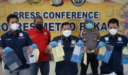 4 Pegawai Apotek di Bekasi Ditangkap Polisi, Nasibnya Masih Mujur - JPNN.com