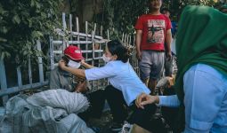 Perempuan Tani HKTI Bagi-bagi Sembako Bagi Pedagang Asongan - JPNN.com