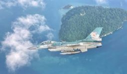 Lihat, Pesawat Tempur F-16 TNI AU Terbang di Atas Selat Malaka dan Karimata - JPNN.com