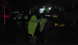 Pria Bersenjata Lengkap Masuk Kafe, Ada yang Sedang Begituan, Sontak Heboh - JPNN.com