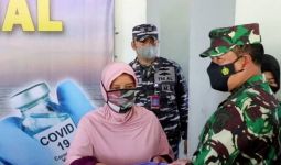 Laksamana Yudo Pimpin Serbuan Vaksin TNI AL di Sumedang, Bupati Dony Sangat Senang - JPNN.com